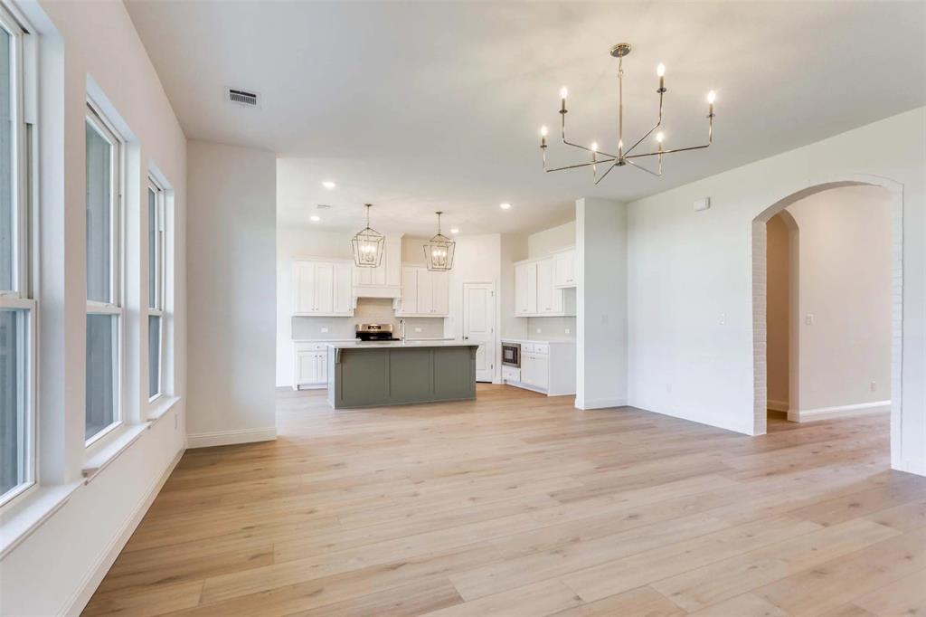 304 W Paddock