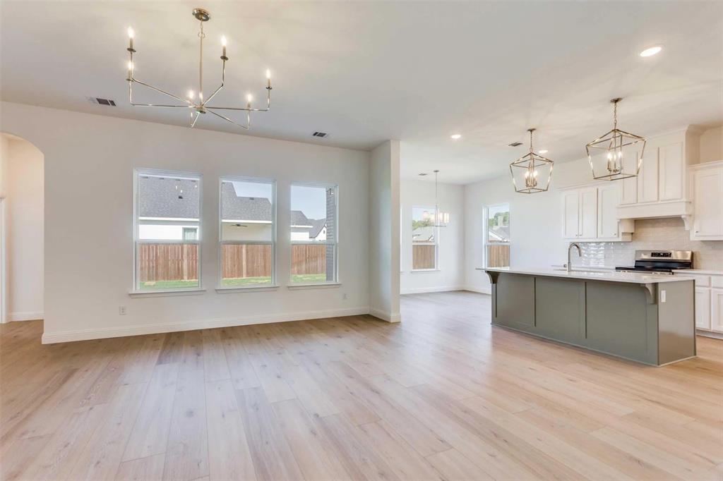 304 W Paddock