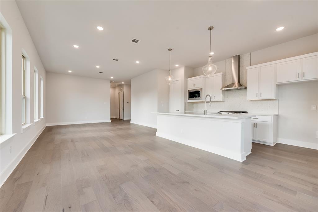 921 Ash Road