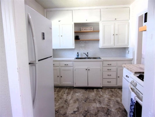1902 W DRY ST, SAN SABA, TX 76877 - Image 2e291fdf630516daa7912f8e4752219f/2823371049