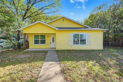 Photo of 728 W Walker Street, Denison, TX 75020 (MLS # 21225933)