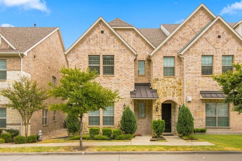 Photo of 303 Ferndale Street, Lewisville, TX 75056 (MLS # 21372716)