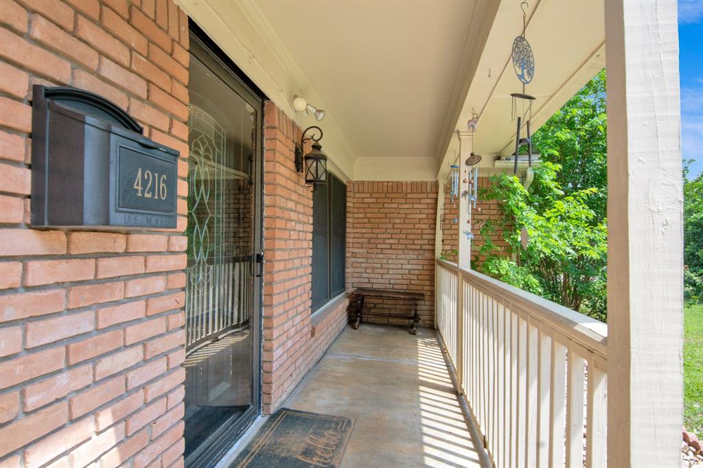 4216 Selkirk Drive W