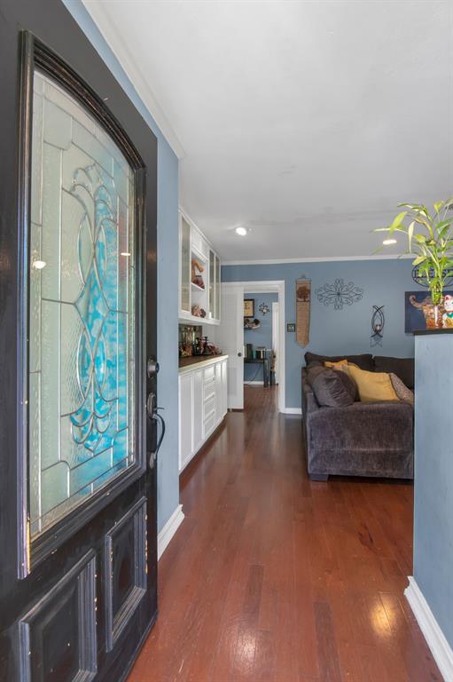 4216 Selkirk Drive W