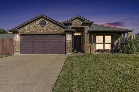 432 Creek Bend Drive Saginaw TX 76131