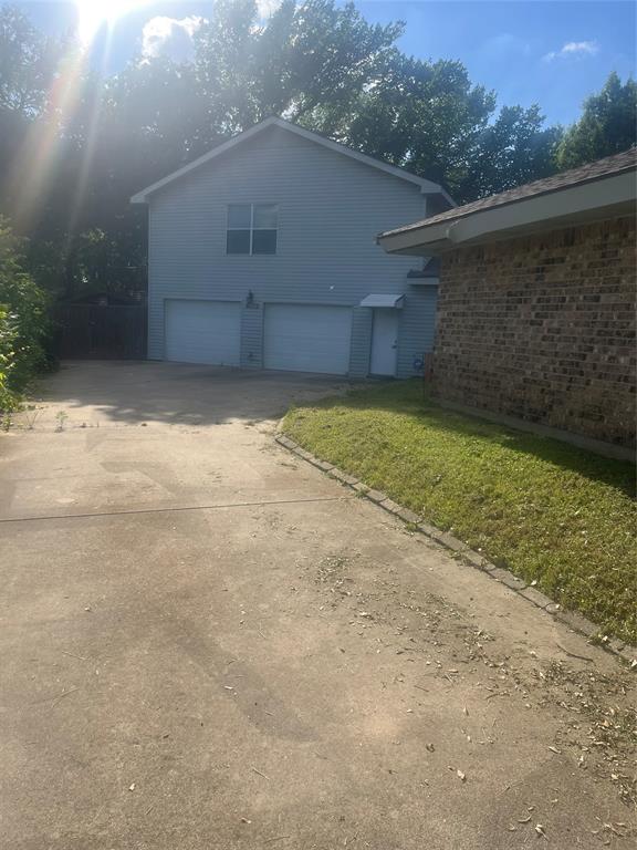 1212 Oakwood Trail