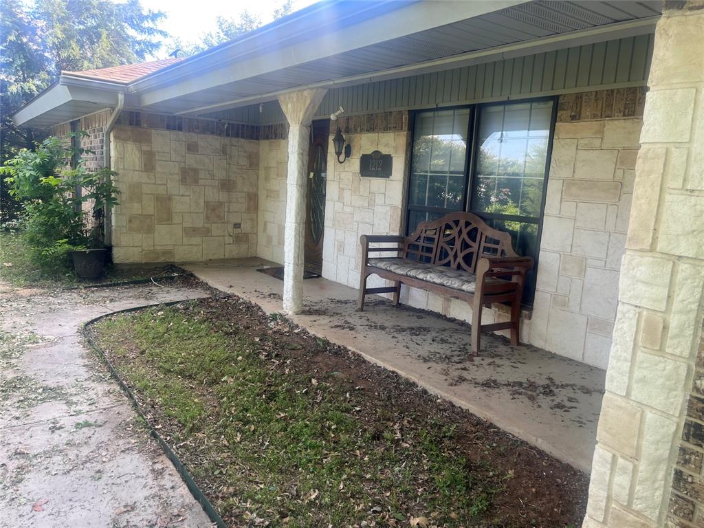 1212 Oakwood Trail