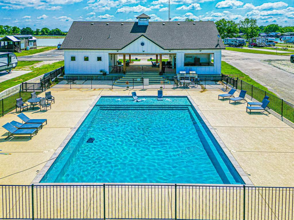 Peninsula Point - Land