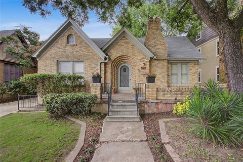 Photo of 3913 W 4th Street, Fort Worth, TX 76107 (MLS # 21308998)