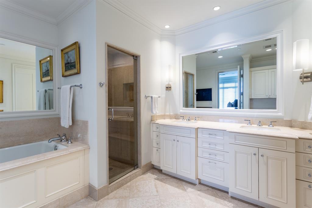 Ritz-Carlton Residences - Residential Lease