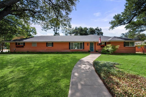 2001 W PARK AVE, CORSICANA, TX 75110 - Image 2e5493d0bcaf92af7d950bf697a2f724/732424714