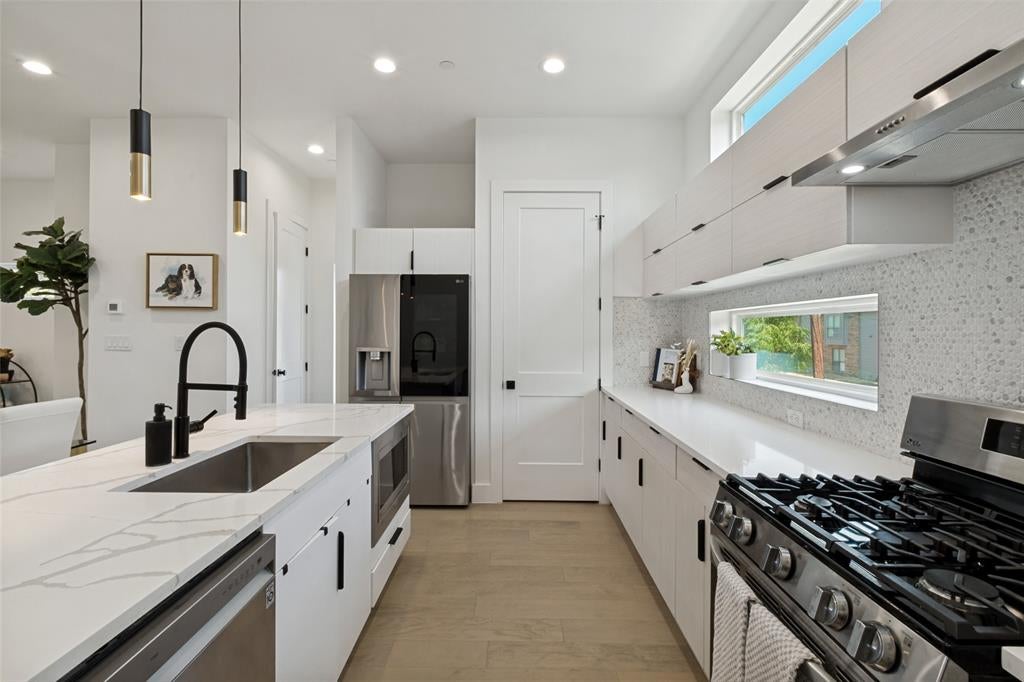 145 N Henderson Avenue 107