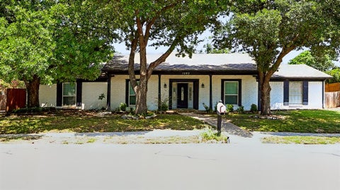 Photo of 1503 Woodvine Drive, Euless, TX 76040 (MLS # 21396743)