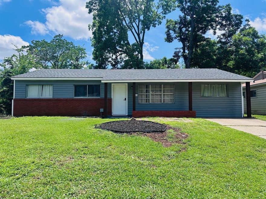 This fully remodeled 4-bedroom, 1-bathroom home in Bossier City boasts a brand new roof, new porch flooring, fresh exterior and interior paint, new flooring inside, and updated fixtures—creating a modern and inviting atmosphere. The open floor plan offers spacious living, and the large laundry room provides ample storage. Step outside to enjoy a generous backyard with a covered patio and a large shed, perfect for extra storage, hobbies, or projects. Conveniently located near shopping, dining, schools, and Barksdale Air Force Base, this home is a must-see! *Seller is a licensed real estate agent.
