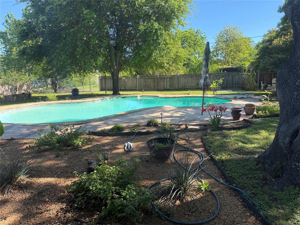 322 Willow Wood Street