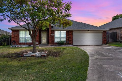 1221 N Rhea Drive White Settlement TX 76108
