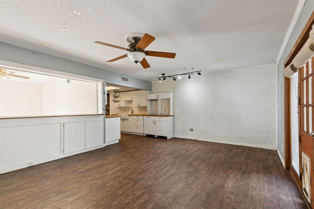 3209 Seaside Street