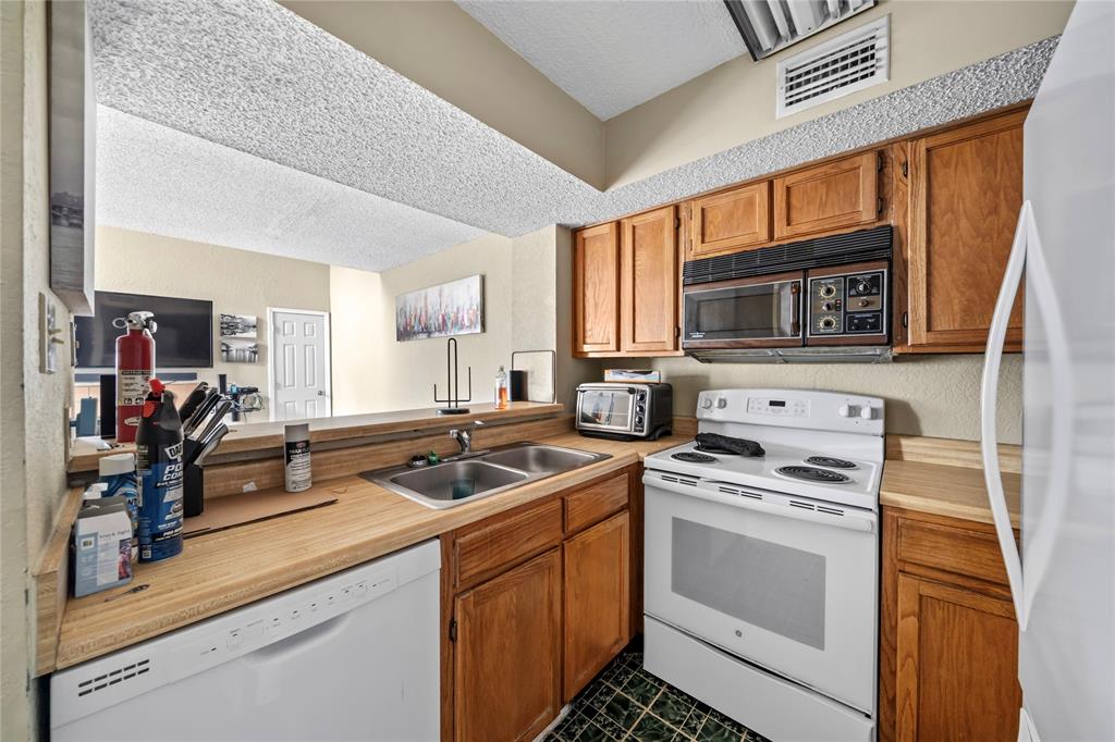 RICHLAND TRACE CONDOS BLK 8433 LOT 2A - Residential