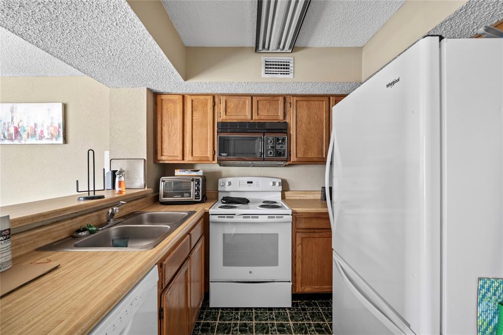 RICHLAND TRACE CONDOS BLK 8433 LOT 2A - Residential