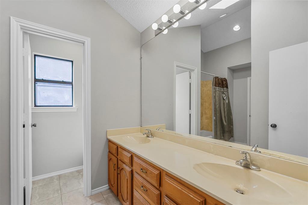 Garland, Texas 75044, United States, 2 Bedrooms Bedrooms, ,2 BathroomsBathrooms,Residential,Pending,90832