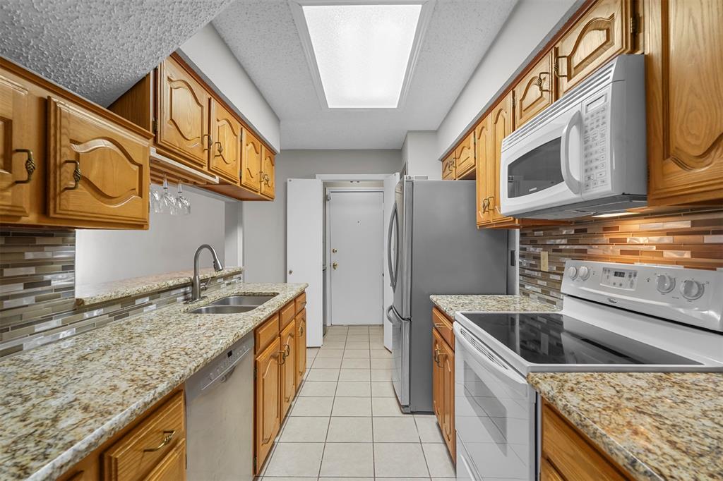 Garland, Texas 75044, United States, 2 Bedrooms Bedrooms, ,2 BathroomsBathrooms,Residential,Pending,90832