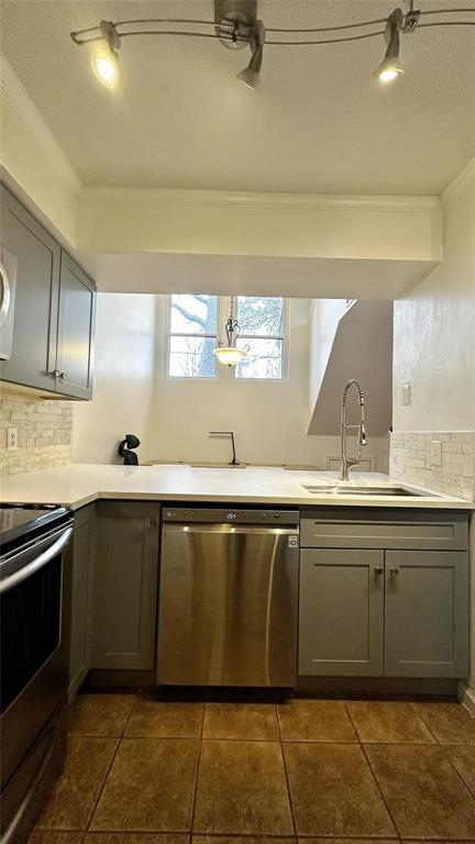 La Buea Vida - Residential Lease