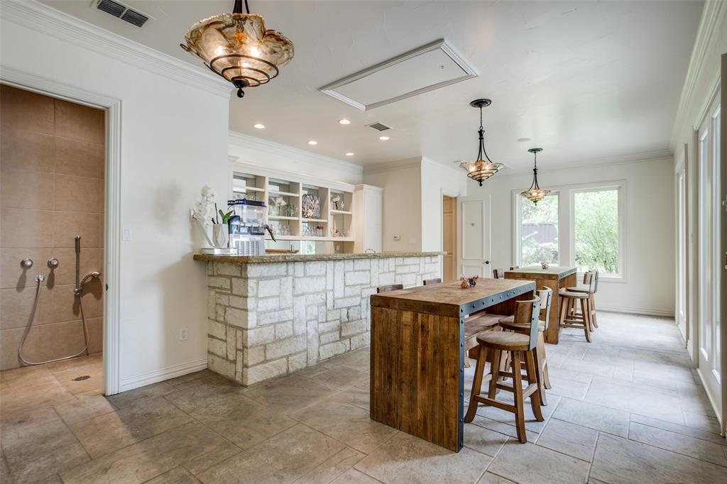 Royal Crest - Residential