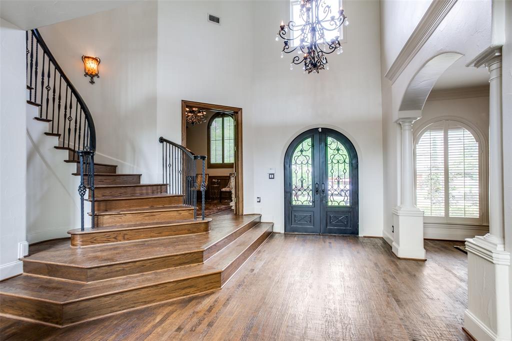 Royal Crest - Residential