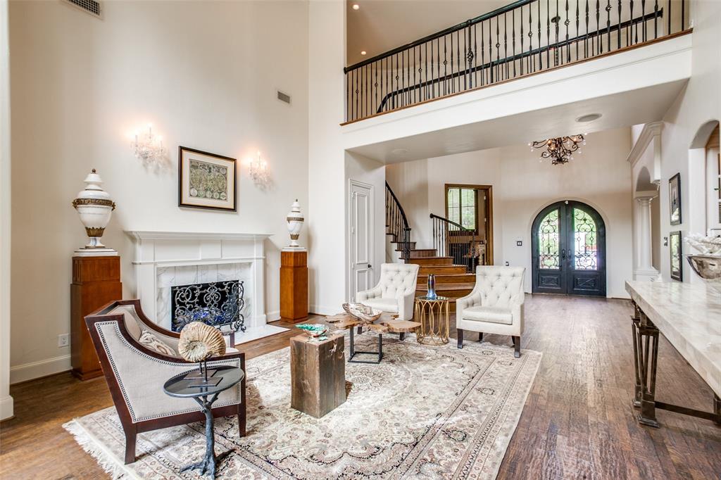 Royal Crest - Residential