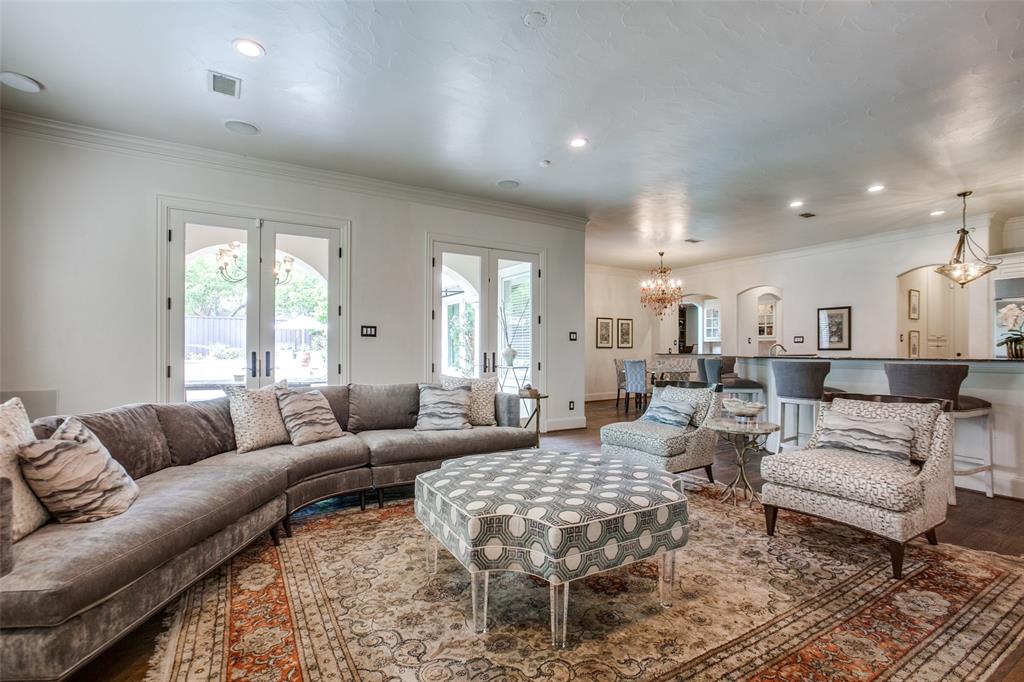 Royal Crest - Residential