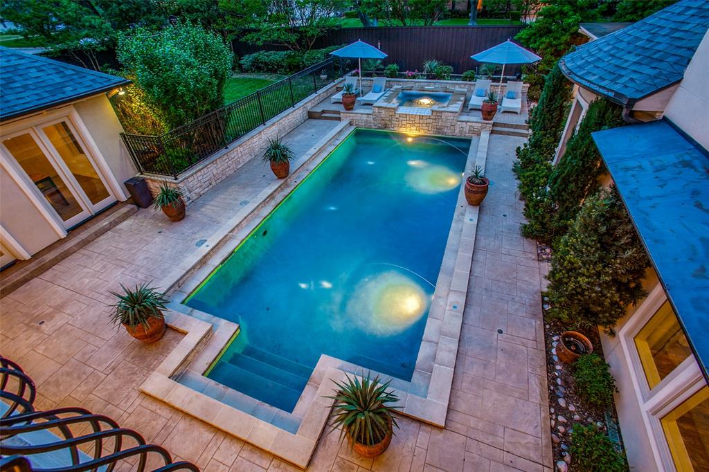 Royal Crest - Residential