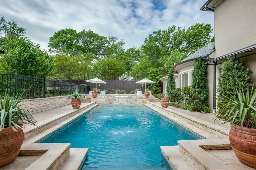 Royal Crest - Residential