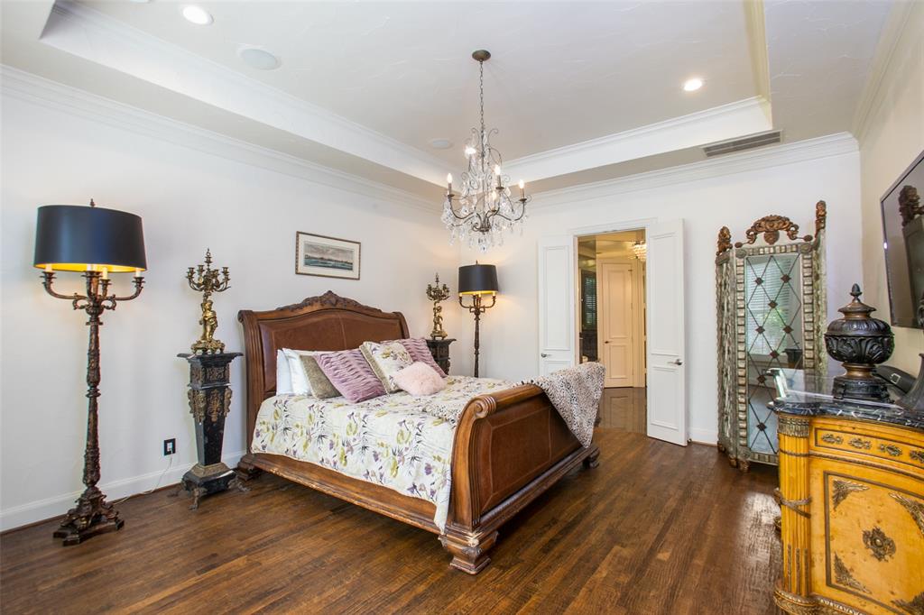 Royal Crest - Residential