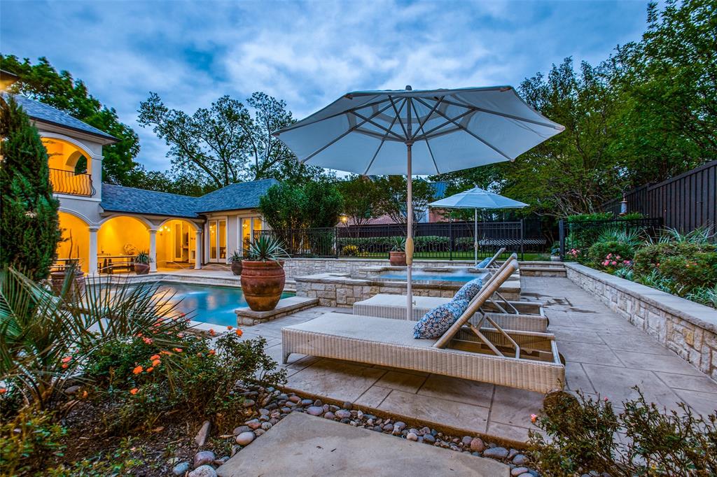 Royal Crest - Residential