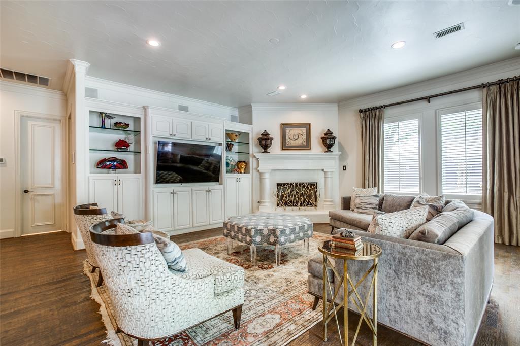 Royal Crest - Residential