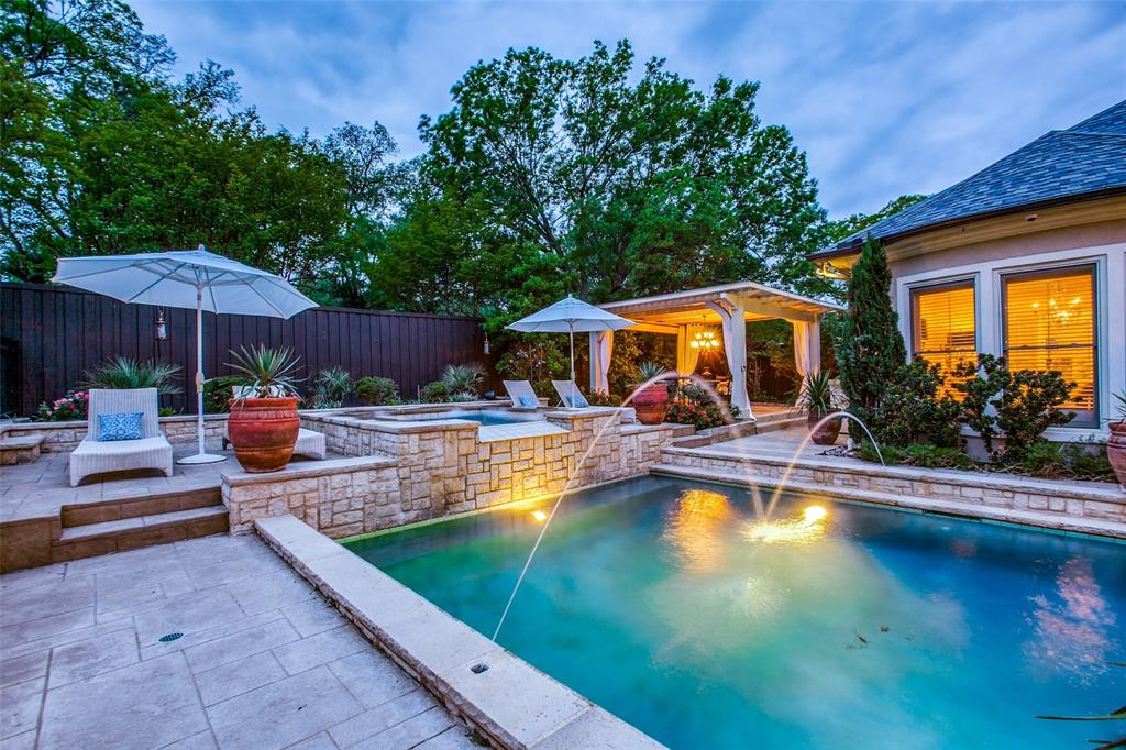 Royal Crest - Residential