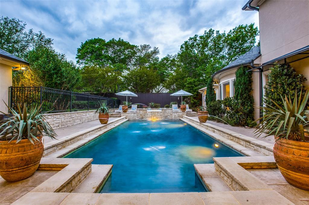 Royal Crest - Residential