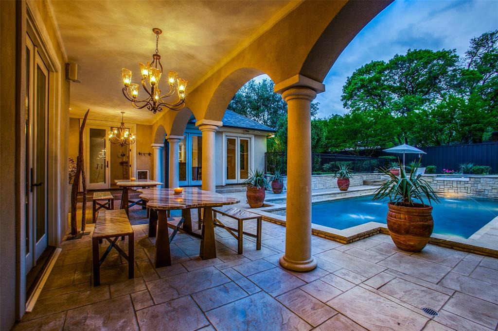 Royal Crest - Residential