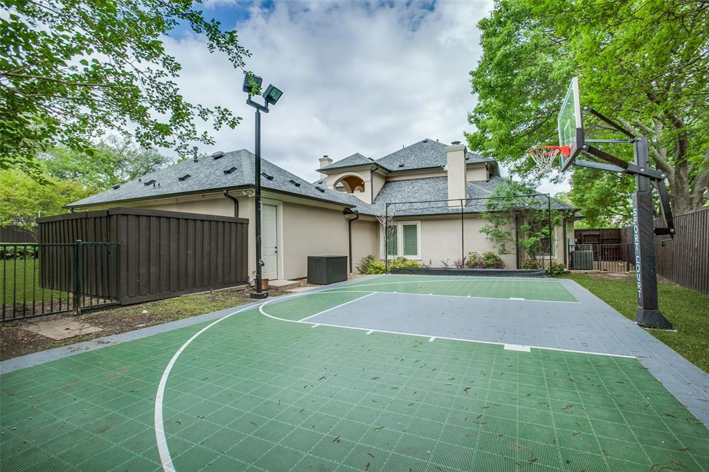 Royal Crest - Residential