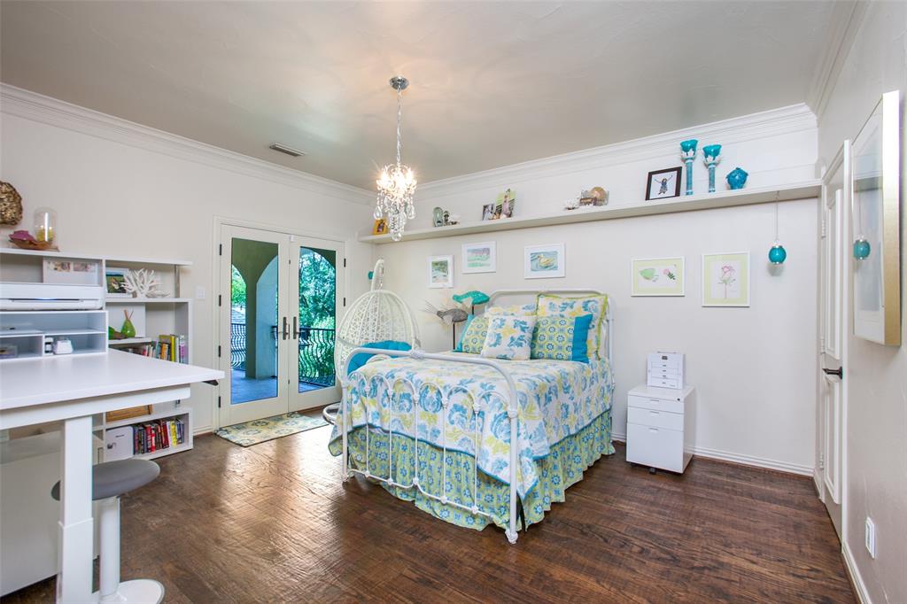 Royal Crest - Residential