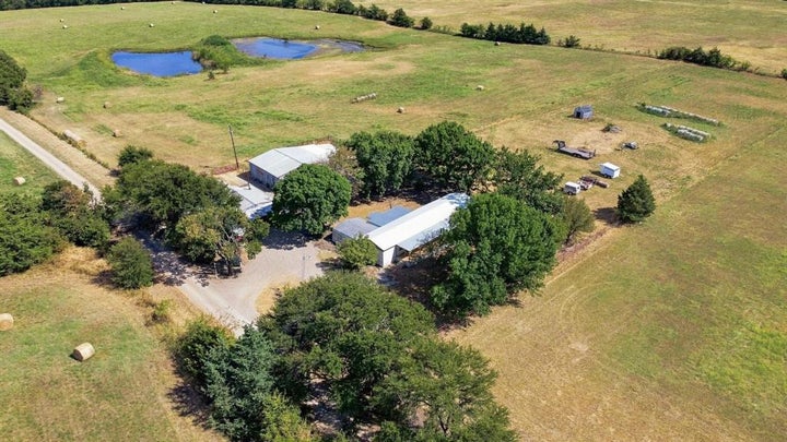 Photo 1 of 40 — 878 County Road 2900, Dodd City, TX 75438