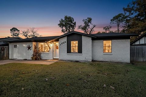 Tiny photo for 1405 Bryan Drive, Bedford, TX 76022 (MLS # 21125621)
