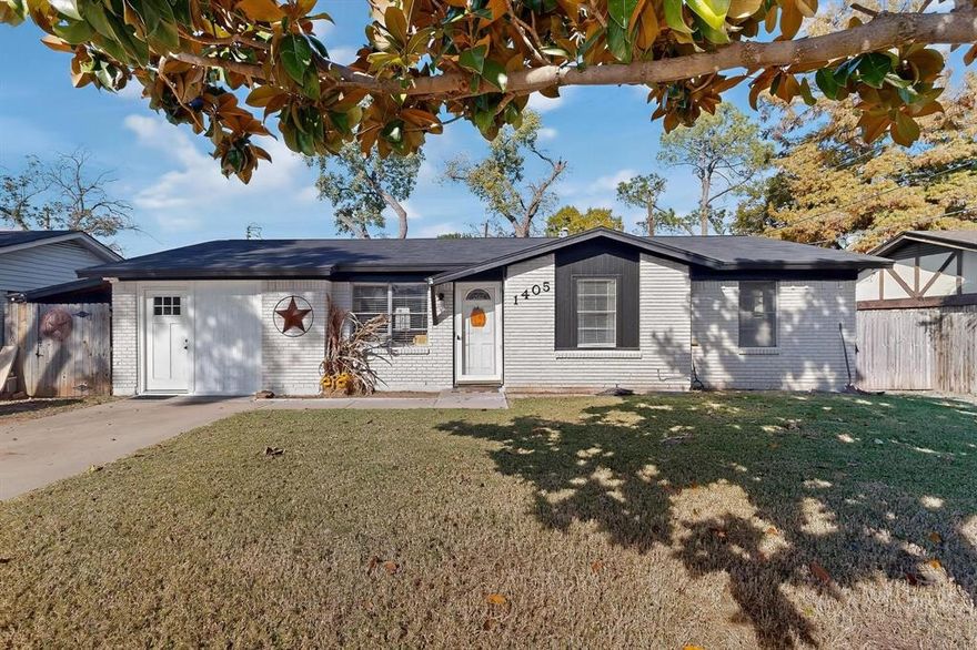 Welcome to this lovely home that's ready and waiting for it's next owners in this quiet and established Bedford neighborhood. All flooring has been upgraded and the roof is only 2 years old. Inside, you'll find 3 Bedrooms PLUS the addition of a converted garage that is currently functioning as a large bedroom with its own private entry.
The backyard is the true gem of this property, with an upgraded and custom covered patio that will be the central hub for all types of gatherings - from grilling with family, snuggling up with your loved one, or watching the game in style. Need extra space? The shed is wired for electricity and ready to be used how you see fit!
With easy access to 121 and 183, getting around the Metroplex has never been easier. This property has convenient access to Golf Clubs, Lakes, and River Legacy Park. Come schedule your showing today!