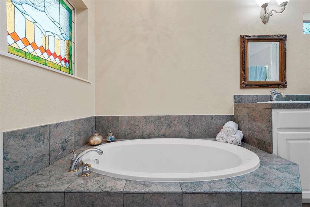 Greenville, Texas 75402, United States, 4 Bedrooms Bedrooms, ,4 BathroomsBathrooms,Residential,Pending,8608