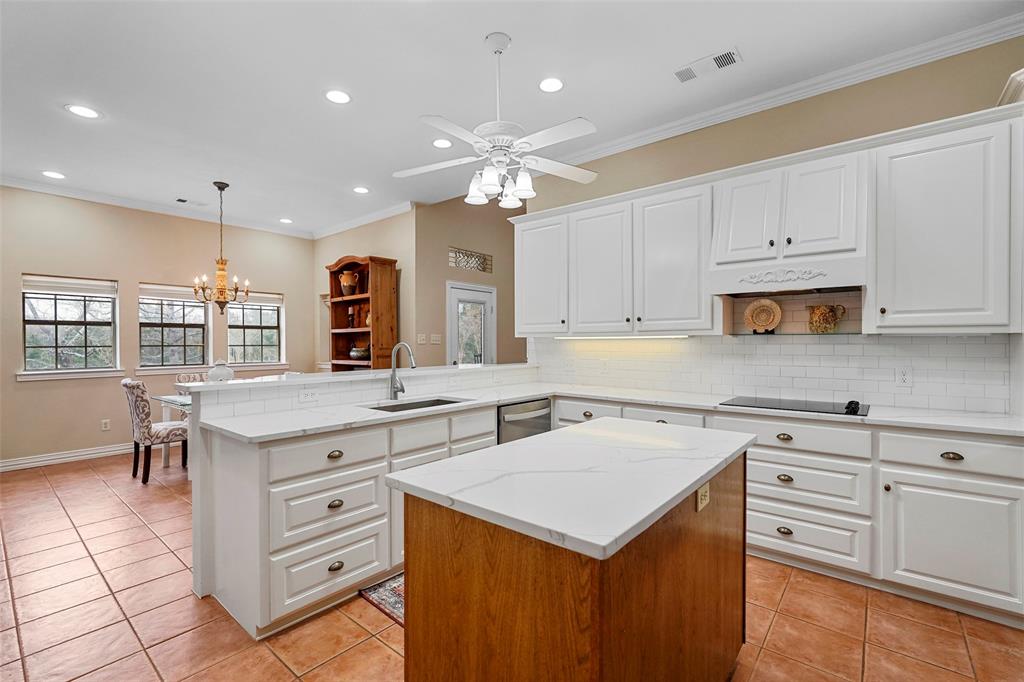 Greenville, Texas 75402, United States, 4 Bedrooms Bedrooms, ,4 BathroomsBathrooms,Residential,Pending,8608