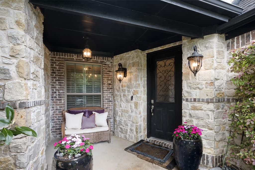 1005 Mallard Lakes Drive