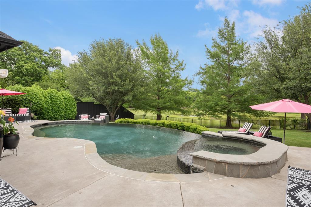 1005 Mallard Lakes Drive