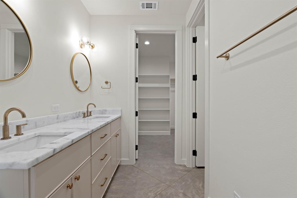 Aurthor's Corner - Residential