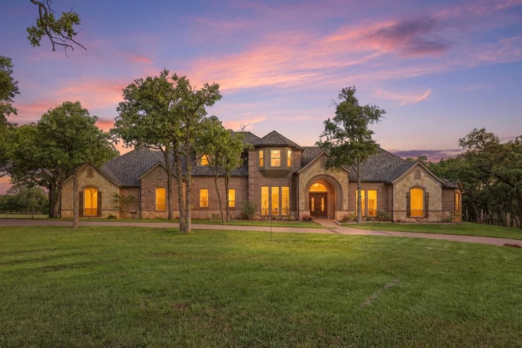 Photo of 400 Porter Road, Bartonville, TX 76226 (MLS # 21262383)