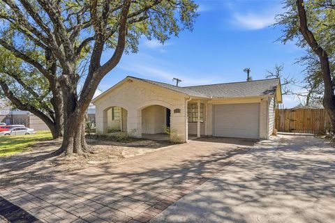 Photo of 324 W Grubb Drive, Mesquite, TX 75149 (MLS # 21208445)